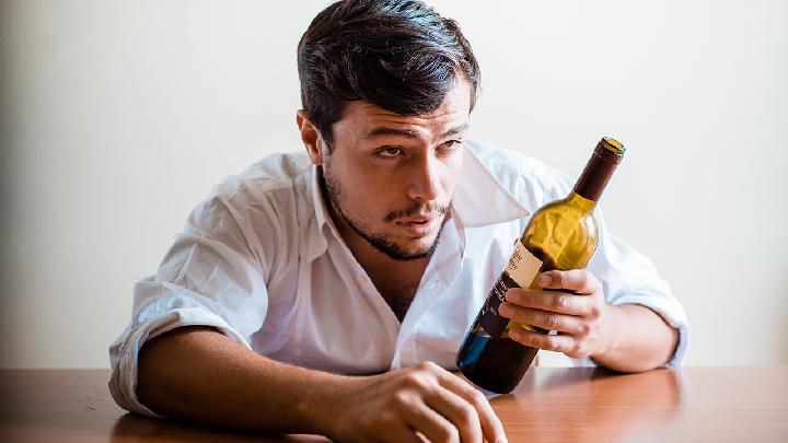 男人流出来白色东西是什么